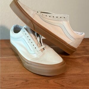 New/Never Worn Vans Old Skool Shoe - Tan w/ suede toe and gum sole. Classic.